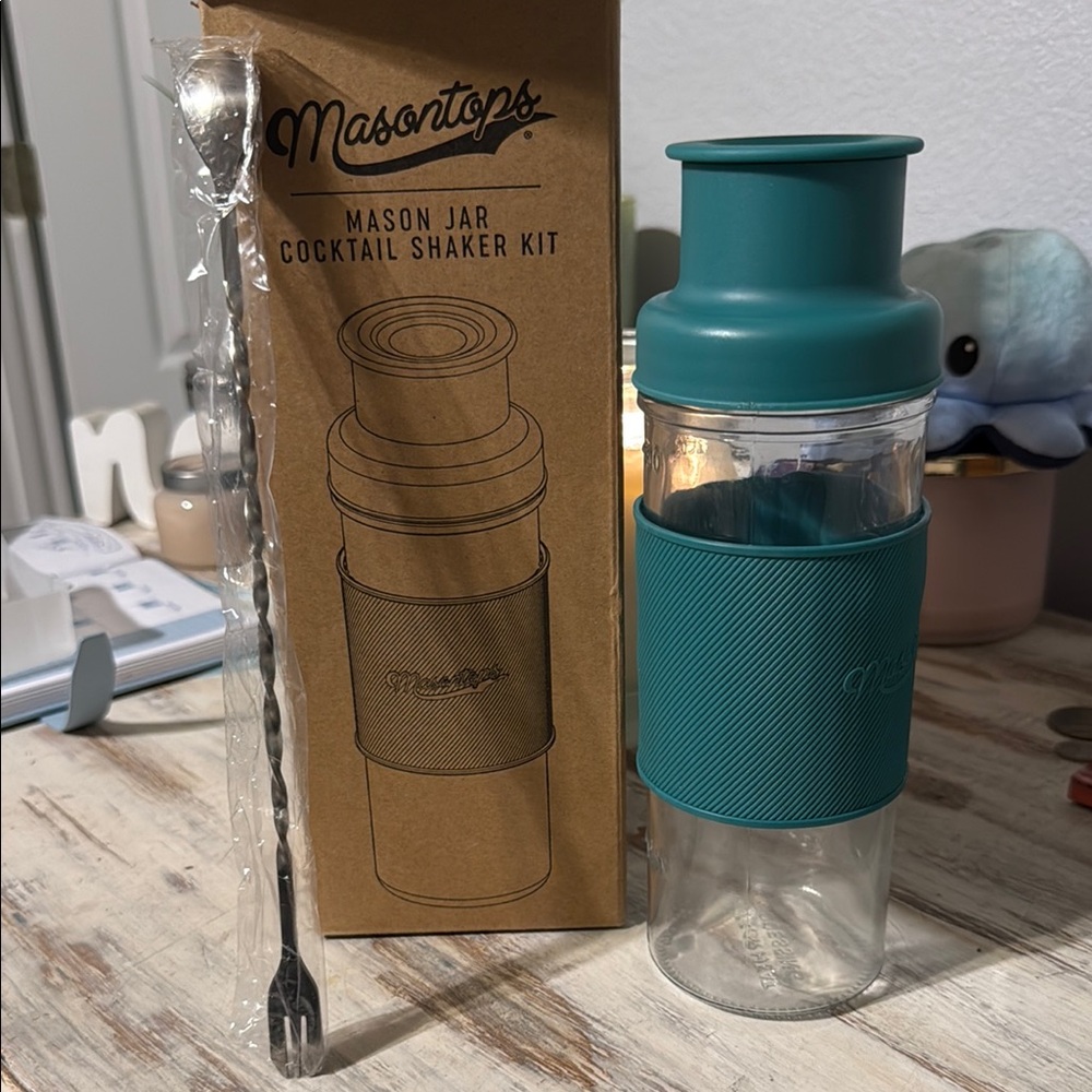 NIB Masontops Mason Jar Cocktail Shaker Kit